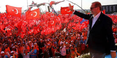 Türkei lässt 13.000 Beamte Gehälter zurückzahlen