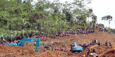 42 Tote nach Erdrutsch in Indonesien