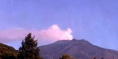 Vulkan Ätna spuckt wieder Asche und Lava