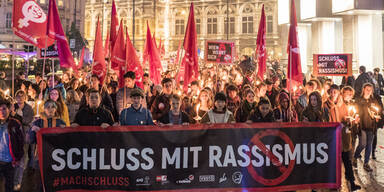 Fackel-Marsch gegen Rassismus in Wiener Innenstadt