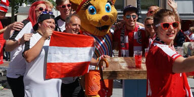 Dänische & österreichische Fans feiern gemeinsam