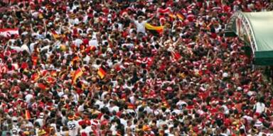 Wiener Fanzone gesperrt - Fans klettern über Zäune