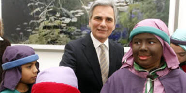 Sternsinger besuchten Bundeskanzler Faymann