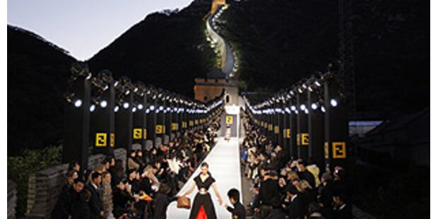 Lagerfeld-Modenschau auf China Wall