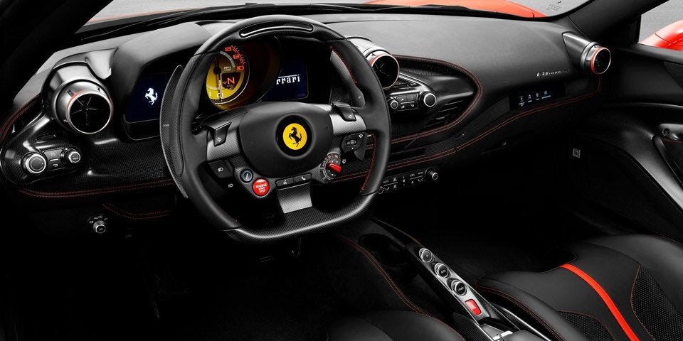 Ferrari greift mit dem F8 Tributo an