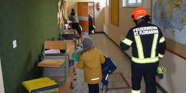 Fassadenbrand: Schule evakuiert