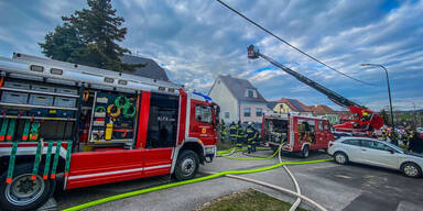 Frau stirbt bei Explosion und Brand in Container