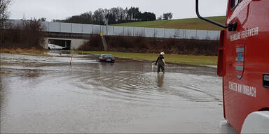 Hochwasser Autos versunken OÖ