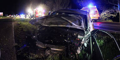 21-Jähriger crasht mit Auto in Leitschiene – tot