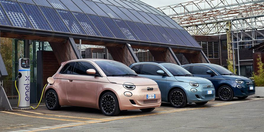 Fiat 500e: 3+1-Türer und Basismodelle starten