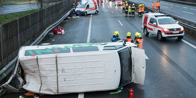 Sekundenschlaf: 7 Verletzte bei Kleinbus-Crash 