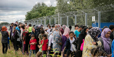 Ungarn will alle Asylwerber inhaftieren