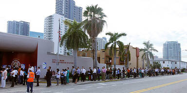 Lange Schlange vor Wahllokal in Miami
