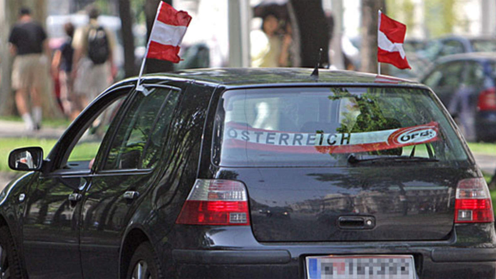 Stockerau - Österreich-Fahne am PKW: Patriot zahlte Bußgeld - NÖN.at