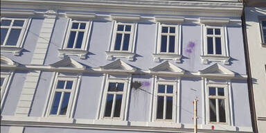 FPÖ-Parteizentrale in Graz mit Farbkugeln beworfen