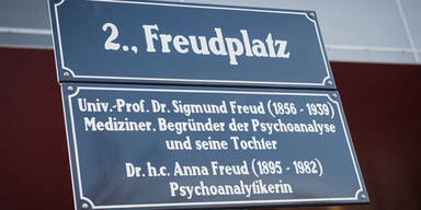 Platz nach Anna und Sigmund Freud benannt