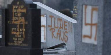 Neo-Nazis verwüsten jüdischen Friedhof