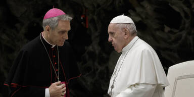 Papst Franziskus beurlaubt Erzbischof Gänswein