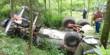 Gülle-Traktor 20 Meter abgestürzt