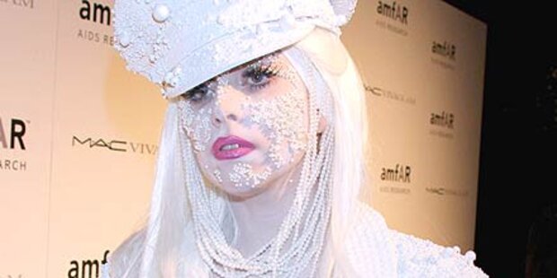 Lady Gaga als weiße Schnee-Perle