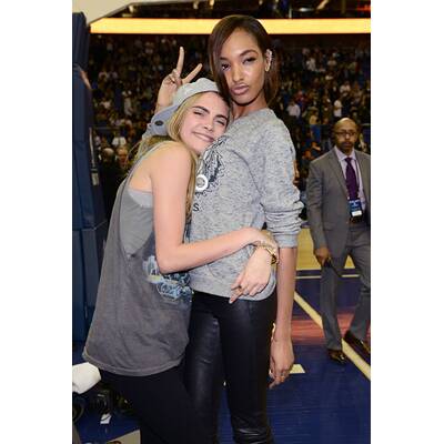 Cara Delevingne und Rihanna beim Basketballspiel