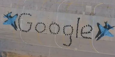 140 Soldaten mussten Google-Logo formen