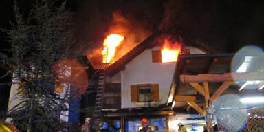 4 Bewohner aus brennendem Haus gerettet