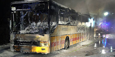 Linienbus brennt aus: 30 Fahrgäste gerettet