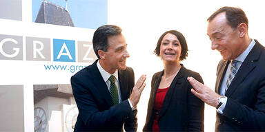 Bürgermeister Siegfried Nagl (ÖVP) mit Martina Schröck (SPÖ) und Mario Eustacchio (FPÖ)