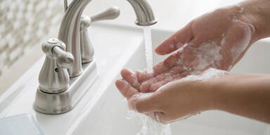 Zuerst Händewaschen oder zuerst Desinfizieren? - So geht's richtig