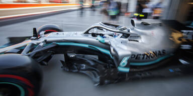 Hamilton crasht - Ferrari mit Bestzeit