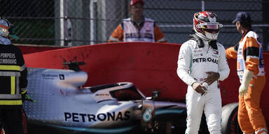 Heftiger Crash von Lewis Hamilton