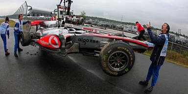 Hamilton fährt seinen McLaren zu Schrott