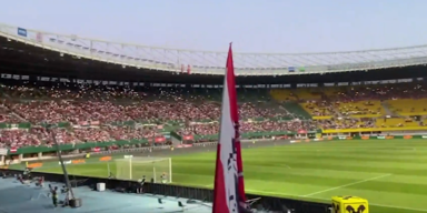 Video zeigt "Handy-Welle" im Stadion