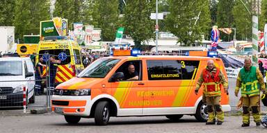 Auto erfasst bei Show in Hannover Besucher – fünf Verletzte