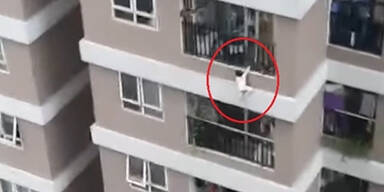Mann rettet Mädchen (2) bei Sturz aus 12. Stock