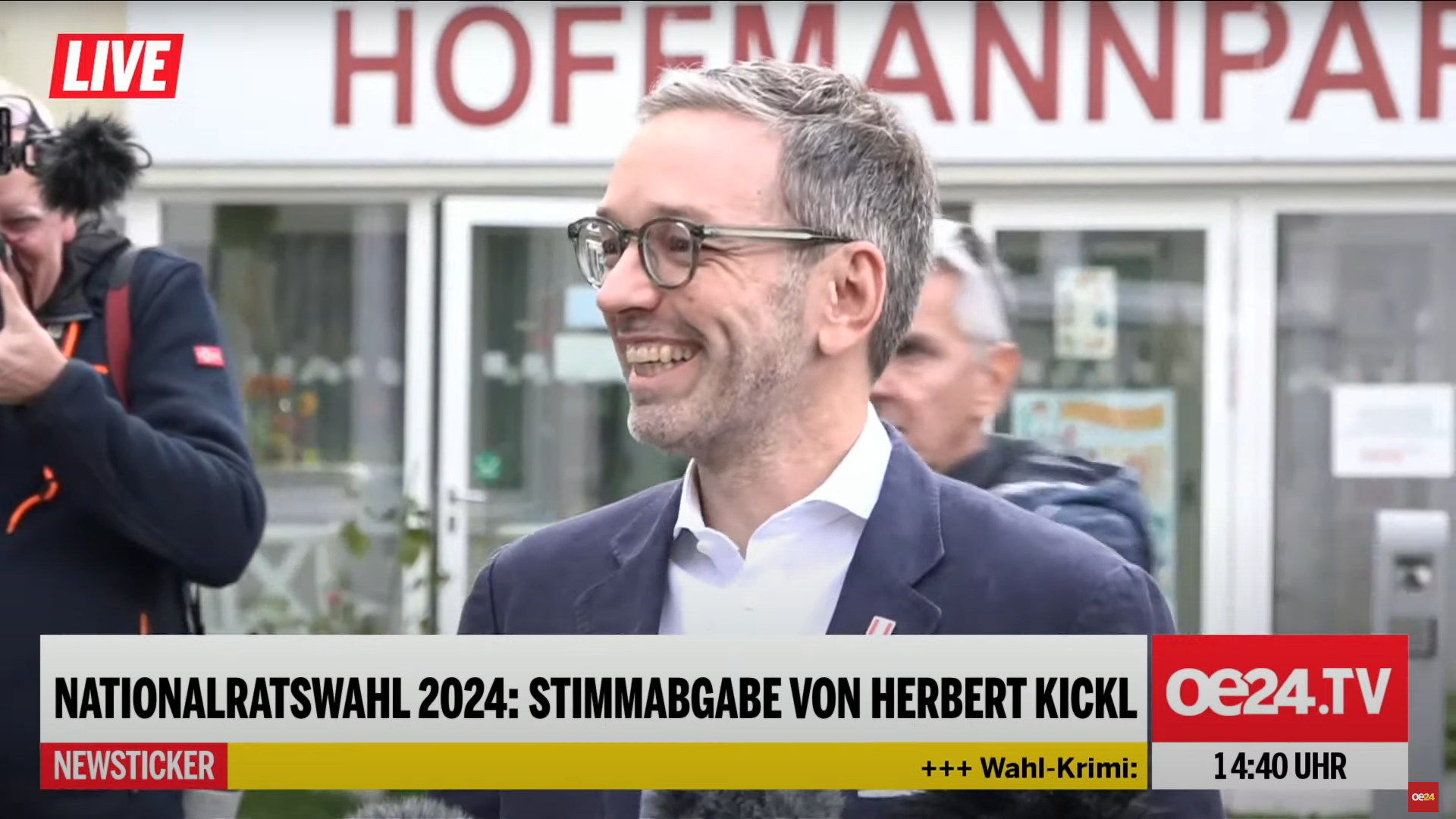 Herbert Kickl bei der Stimmabgabe 