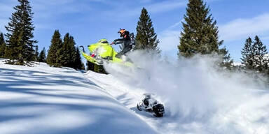 Hirscher beeindruckt mit spektakulärem Ski-Doo-Sprung