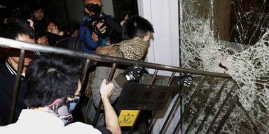 Hongkong: Unruhen vor Parlament