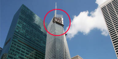 Schwere Glasplatte fiel aus dem 51. Stockwerk