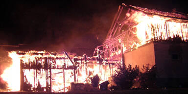 Holzhaus in OÖ abgebrannt
