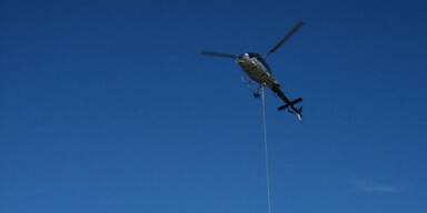 Hubschrauber bleibt an Seil hängen