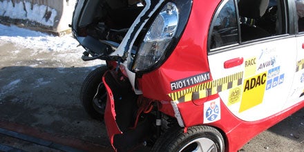Mitsubishi i-MiEV im ersten Crashtest