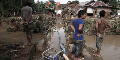 Dutzende Tote nach Unwettern in Indonesien