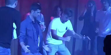 Hier feiert Novak Djokovic mit dem 'Corona-Dance'