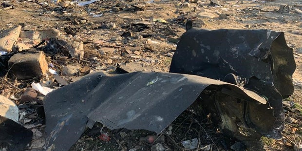 Boeing stürzt nach Start im Iran ab: 176 Tote
