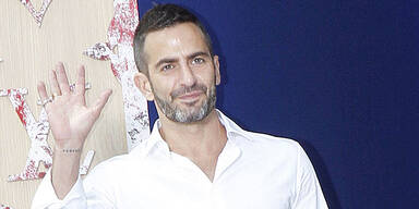 Marc Jacobs plant Ausstellung in Mailand