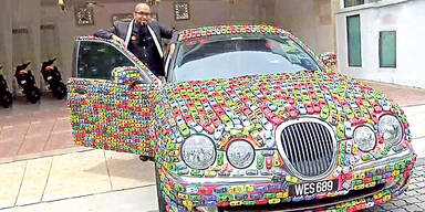 Jaguar mit 4.600 Spielzeugautos beklebt