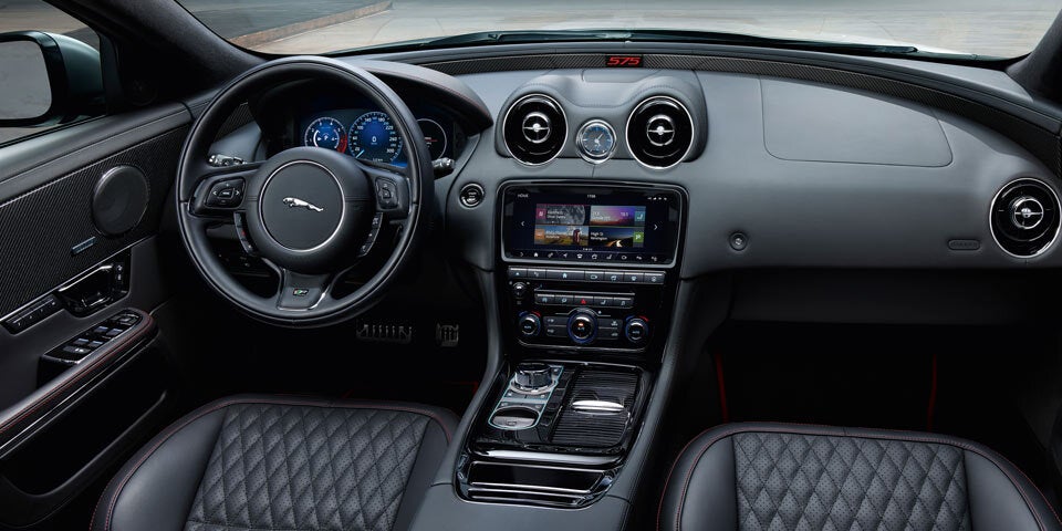 Jaguar greift mit dem XJR575 an