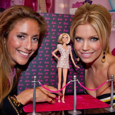 Sylvie präsentiert eigene Barbie